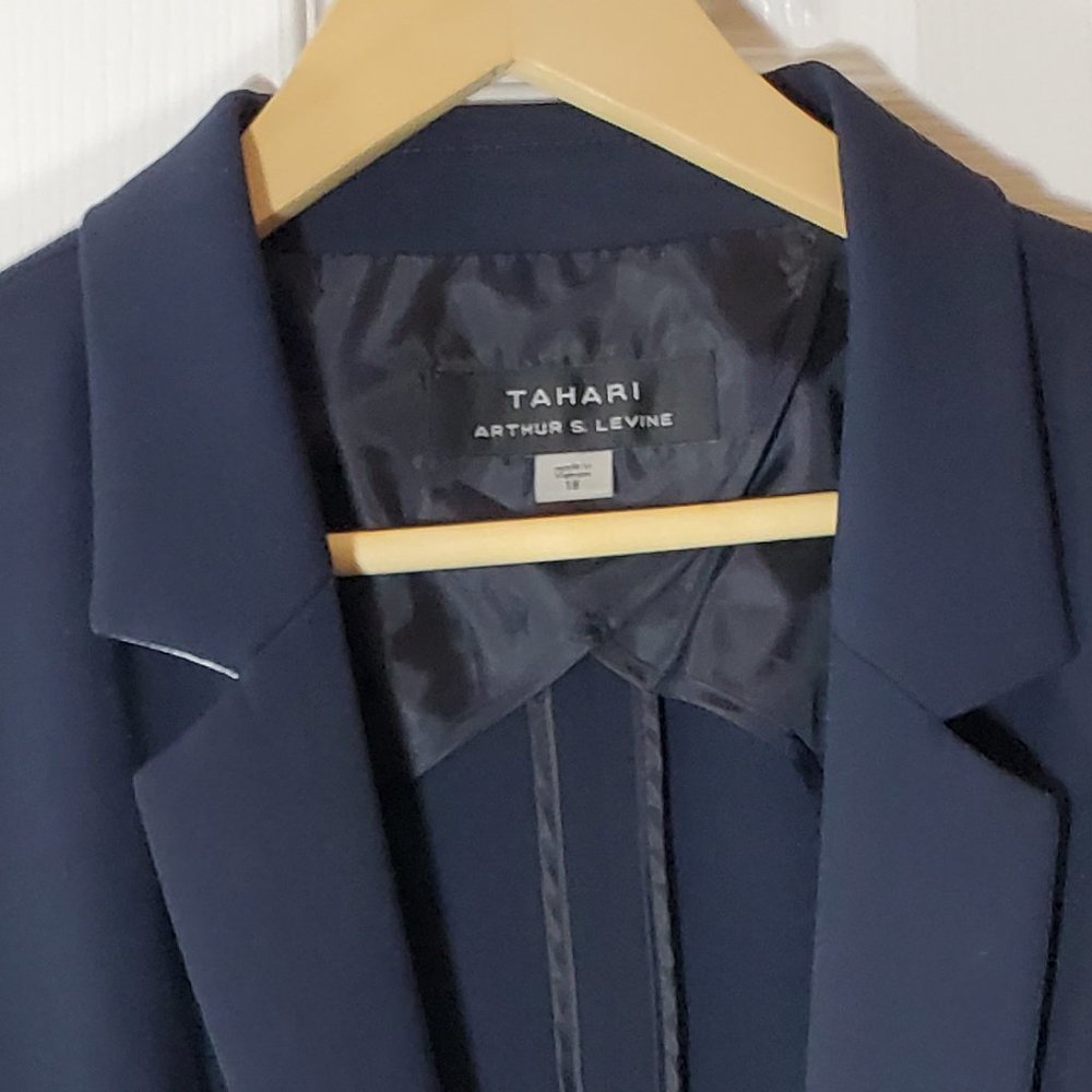 Tahari - Arthur Levine Navy Blue Blazer - Size 18 NWT
